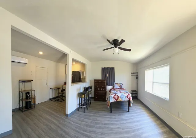 Photo 3 of Multi family home for sale at 1211 Gladstone, San Antonio, TX 78225 | MLS# 2008131 | Listing updated on 2026-08-24