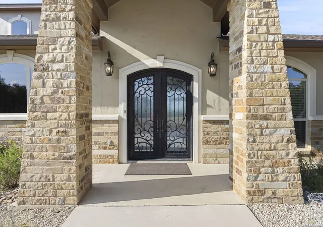 Photo 4 of Single family home for sale at 8 Braeburn Ct, Bulverde, TX 78163 | MLS# 2008135 | Listing updated on 2026-09-22