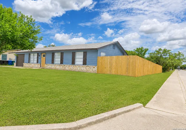 Photo 3 of Single family home for sale at 6103 Vista Valley Dr, San Antonio, TX 78242 | MLS# 2008144 | Listing updated on 2026-09-17