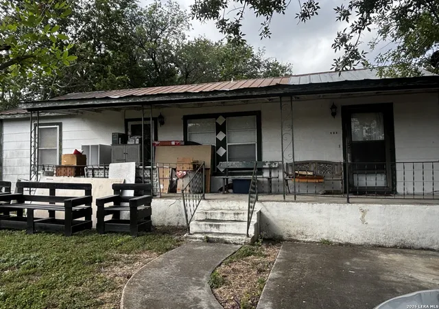2nd image of 406 S Live Oak Ave, New Braunfels, TX 78130 | MLS# 2008146