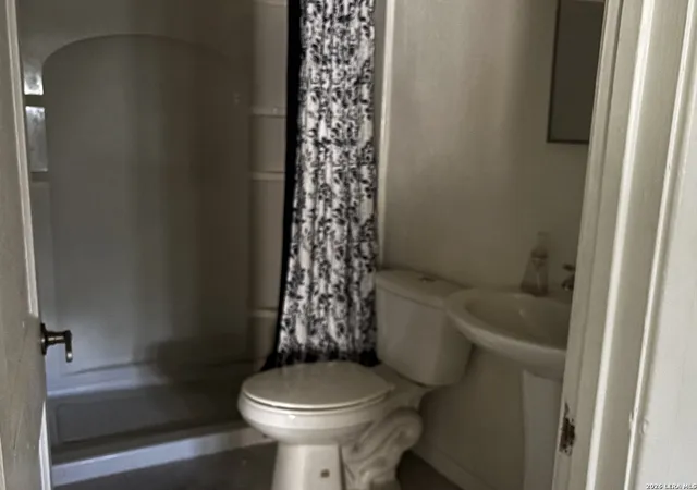 10th image of 406 S Live Oak Ave, New Braunfels, TX 78130 | MLS# 2008146
