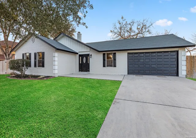 3rd image of 300 Ridge Crest Dr, Seguin, TX 78155 | MLS# 2008147