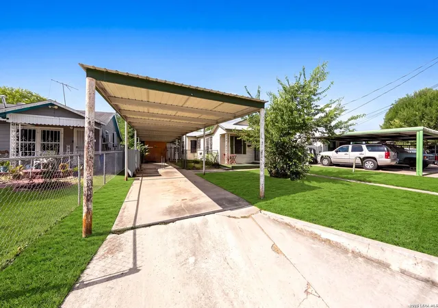 Photo 3 of Single family home for sale at 3330 W Laurel St, San Antonio, TX 78228 | MLS# 2008166 | Listing updated on 2026-09-17