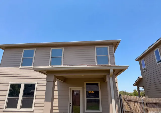 Photo 4 of Single family home for sale at 2100 Brandywine Dr, New Braunfels, TX 78130 | MLS# 2008205 | Listing updated on 2026-09-18