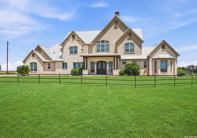 Photo 4 of Sale Pending at 1384 County Rd 532, Hondo, TX 78861 | MLS# 2008240 | Listing updated on 2026-08-28