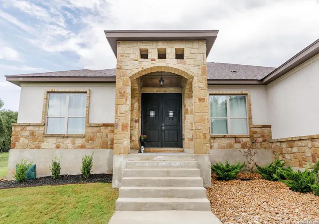 Photo 1 of Single family home for sale at 2127 Oakwood, New Braunfels, TX 78132 | MLS# 2008262 | Listing updated on 2026-09-14