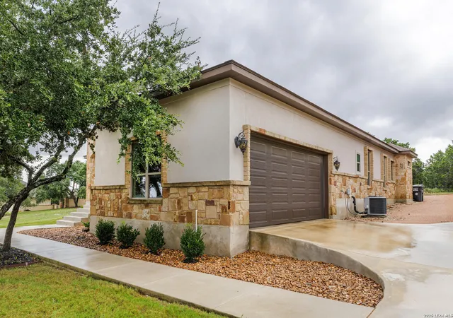 Photo 3 of Single family home for sale at 2127 Oakwood, New Braunfels, TX 78132 | MLS# 2008262 | Listing updated on 2026-09-14