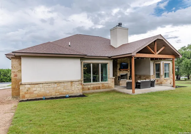 Photo 3 of Single family home for sale at 2127 Oakwood, New Braunfels, TX 78132 | MLS# 2008262 | Listing updated on 2026-09-14
