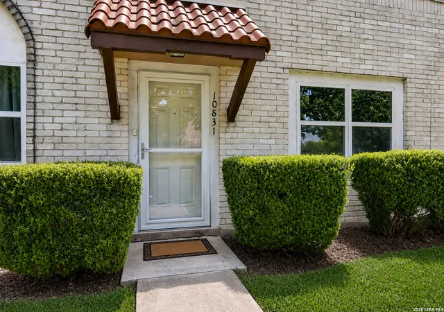 Photo 3 of Single family home for sale at 10831 Crown Vw, San Antonio, TX 78239 | MLS# 2008263 | Listing updated on 2026-08-24