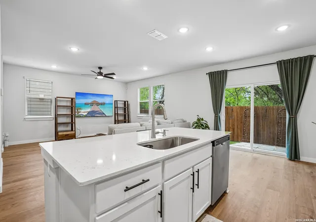 3rd image of 5935 W Hausman #UNIT 59, San Antonio, TX 78249 | MLS# 2008286