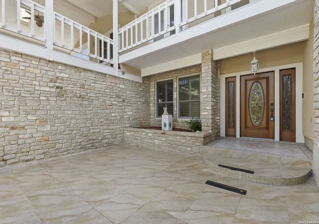 Photo 4 of Sale Pending at 29406 No Le Hace Dr, Fair Oaks Ranch, TX 78015 | MLS# 2008288 | Listing updated on 2026-09-09