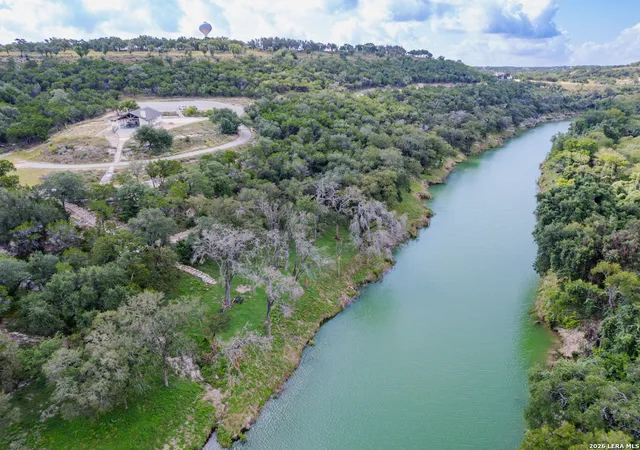 3rd image of 942 Blueridge Vw, Canyon Lake, TX 78133 | MLS# 2008306