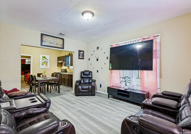 Photo 2 of Single family home for sale at 522 E Whittier St, San Antonio, TX 78210 | MLS# 2008336 | Listing updated on 2026-09-19