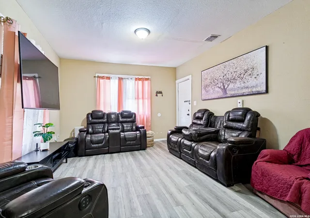 Photo 3 of Single family home for sale at 522 E Whittier St, San Antonio, TX 78210 | MLS# 2008336 | Listing updated on 2026-09-19