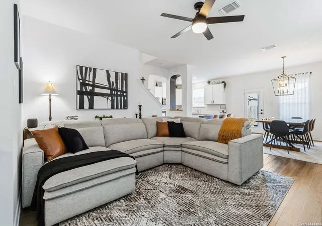 4th image of 261 Deer Crest Dr, New Braunfels, TX 78130 | MLS# 2008357
