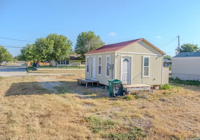 Photo 1 of Land for sale at 702 E Starr St, Crystal City, TX 78839 | MLS# 2008365 | Listing updated on 2026-08-24