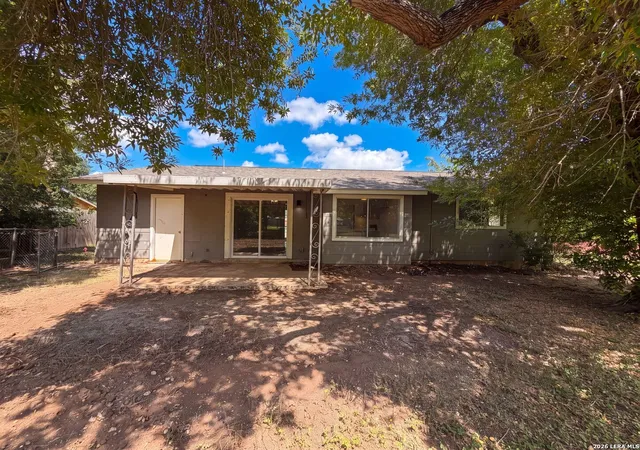 Photo 4 of Single family home for sale at 102 Dartmoor Dr, Schertz, TX 78154 | MLS# 2008394 | Listing updated on 2026-10-09