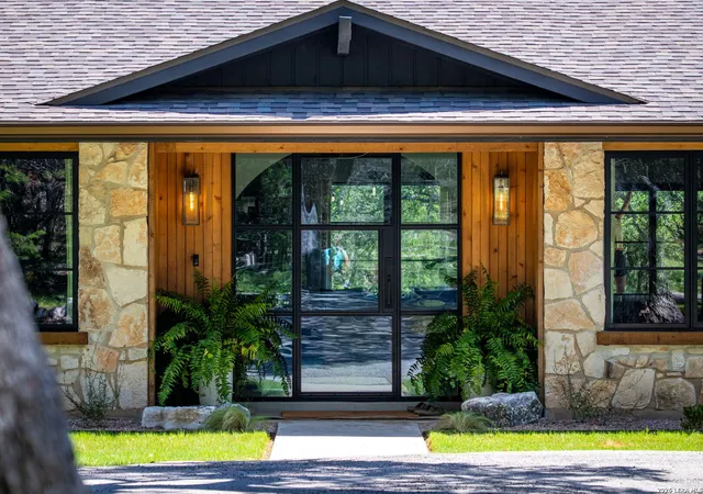 Photo 3 of Single family home for sale at 138 Hill Haven Dr, New Braunfels, TX 78132 | MLS# 2008405 | Listing updated on 2026-09-16