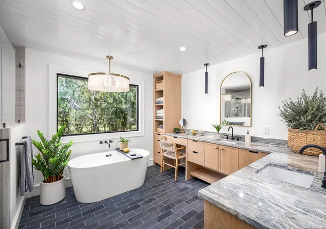 Photo 3 of Single family home for sale at 138 Hill Haven Dr, New Braunfels, TX 78132 | MLS# 2008405 | Listing updated on 2026-09-16