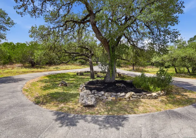 2nd image of 160 Creekwood Ct, Spring Branch, TX 78070 | MLS# 2008460