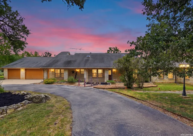 Photo 3 of Single family home for sale at 160 Creekwood Ct, Spring Branch, TX 78070 | MLS# 2008460 | Listing updated on 2026-09-16