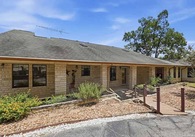 Photo 3 of Single family home for sale at 160 Creekwood Ct, Spring Branch, TX 78070 | MLS# 2008460 | Listing updated on 2026-10-10