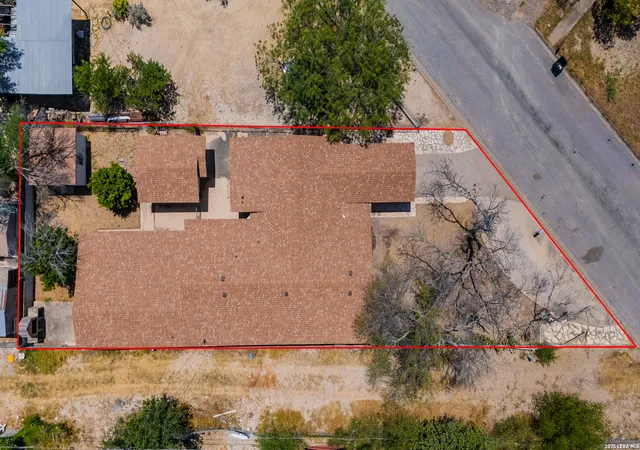 Photo 4 of Single family home for sale at 1105 Carthage Avenue, Eagle Pass, TX 78852 | MLS# 2008474 | Listing updated on 2026-09-19