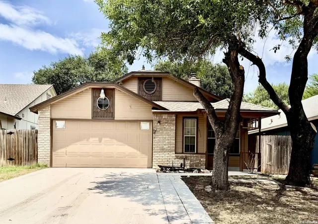 Photo 2 of Sale Pending at 10111 Pebblestone, San Antonio, TX 78250 | MLS# 2008502 | Listing updated on 2026-09-16
