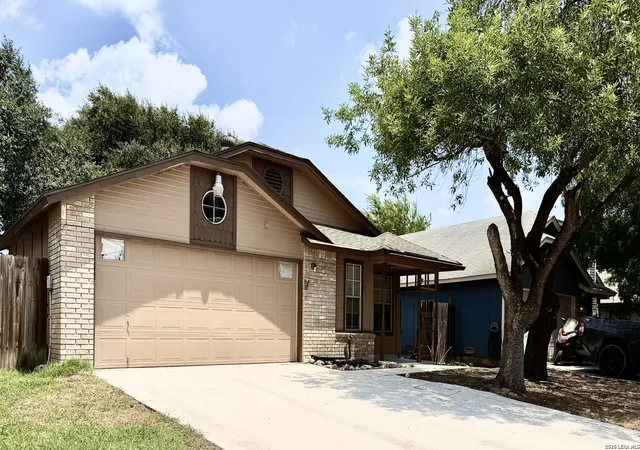 Photo 3 of Sale Pending at 10111 Pebblestone, San Antonio, TX 78250 | MLS# 2008502 | Listing updated on 2026-09-16