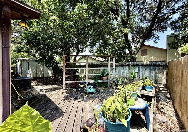 Photo 4 of Sale Pending at 10111 Pebblestone, San Antonio, TX 78250 | MLS# 2008502 | Listing updated on 2026-09-16