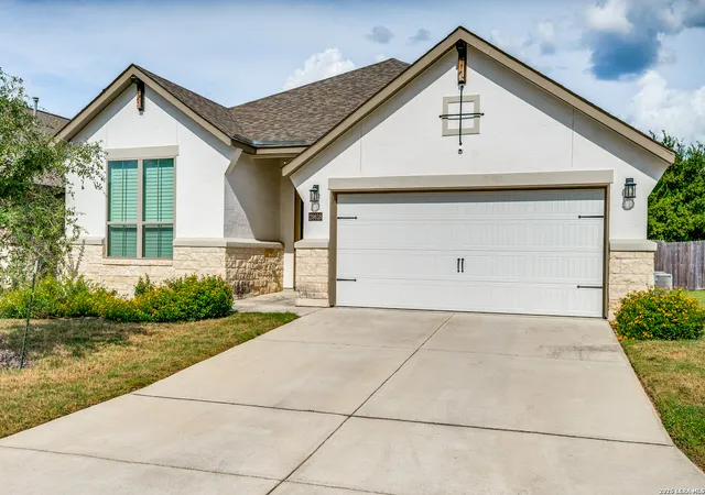 Photo 1 of Sale Pending at 29618 Wackford Rdg, Fair Oaks Ranch, TX 78015 | MLS# 2008542 | Listing updated on 2026-09-10