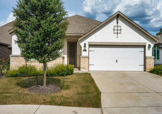 Photo 2 of Sale Pending at 29618 Wackford Rdg, Fair Oaks Ranch, TX 78015 | MLS# 2008542 | Listing updated on 2026-09-10