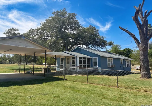 Photo 1 of Single family home for sale at 529 Avenue E, Poteet, TX 78065 | MLS# 2008598 | Listing updated on 2026-08-25