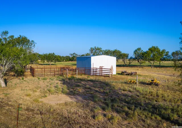 Photo 3 of House for sale at 7110 Us Hwy 181, Poth, TX 78147 | MLS# 2008604 | Listing updated on 2026-09-29