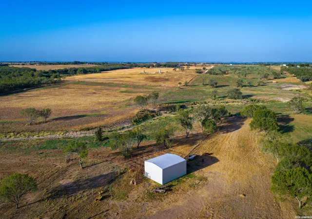 Photo 4 of House for sale at 7110 Us Hwy 181, Poth, TX 78147 | MLS# 2008604 | Listing updated on 2026-09-29