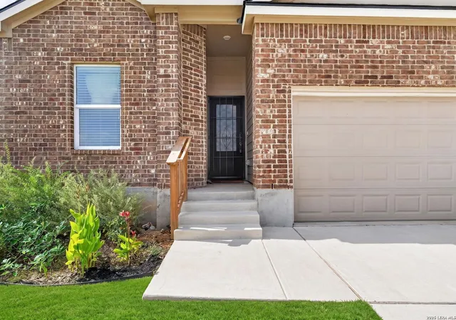 4th image of 201 Wolf Crest Blvd, Seguin, TX 78155 | MLS# 2008608