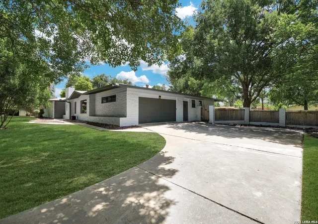 Photo 3 of Single family home for sale at 204 Gardenview, Castle Hills, TX 78213 | MLS# 2008620 | Listing updated on 2026-09-10