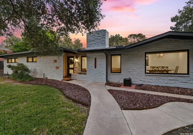 Photo 4 of Single family home for sale at 204 Gardenview, Castle Hills, TX 78213 | MLS# 2008620 | Listing updated on 2026-09-10