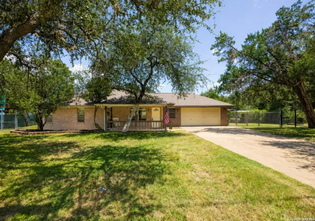 Photo 4 of Single family home for sale at 2071 Candlelight Dr, Canyon Lake, TX 78133 | MLS# 2008628 | Listing updated on 2026-08-25