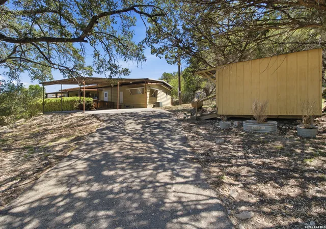 4th image of 1501 Spring Rd, Pipe Creek, TX 78063 | MLS# 2008631