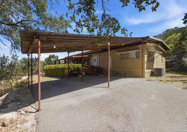5th image of 1501 Spring Rd, Pipe Creek, TX 78063 | MLS# 2008631