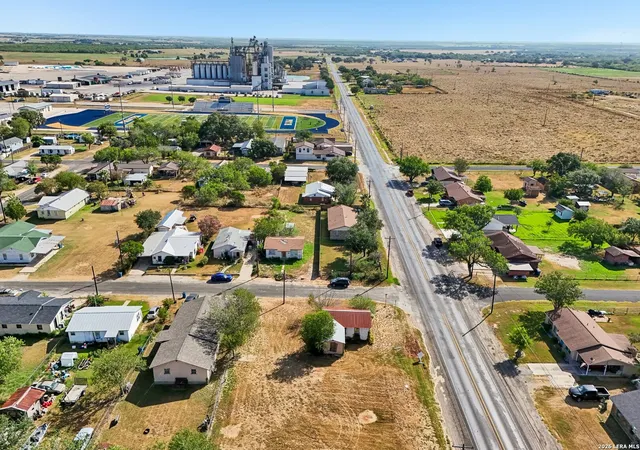 12th image of 101 N Mcdaniel St, Poth, TX 78147 | MLS# 2008643