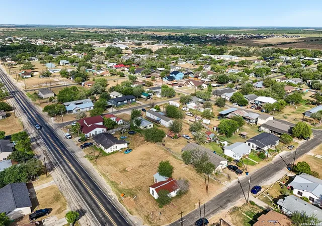 4th image of 101 N Mcdaniel St, Poth, TX 78147 | MLS# 2008643