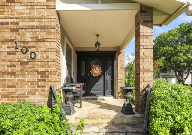 Photo 3 of Single family home for sale at 100 Elizabeth Ann Ct, Castle Hills, TX 78213 | MLS# 2008652 | Listing updated on 2026-09-08