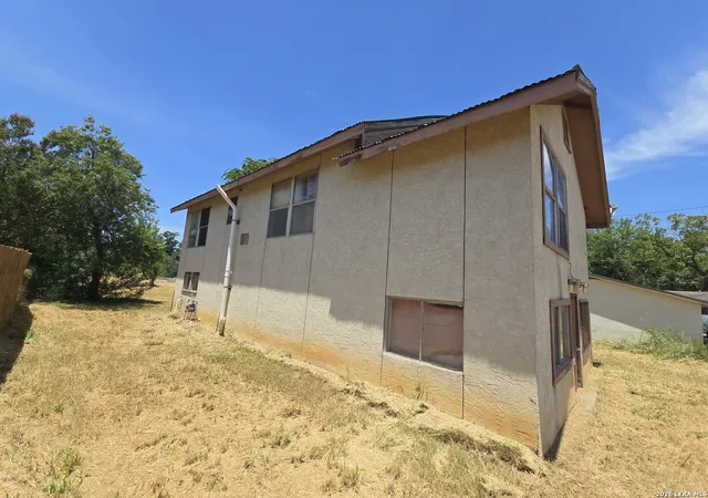 3rd image of 605 E, Floresville, TX 78114 | MLS# 2008655