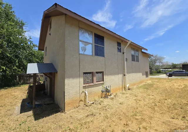 4th image of 605 E, Floresville, TX 78114 | MLS# 2008655