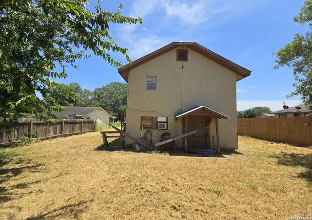 5th image of 605 E, Floresville, TX 78114 | MLS# 2008655