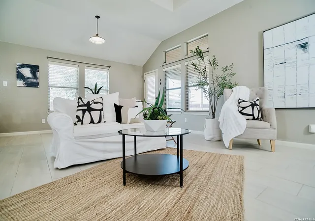 Photo 3 of Single family home for sale at 513 Windsor Ct, Schertz, TX 78108 | MLS# 2008669 | Listing updated on 2026-09-27