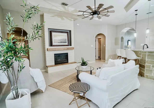 Photo 4 of Single family home for sale at 513 Windsor Ct, Schertz, TX 78108 | MLS# 2008669 | Listing updated on 2026-09-27