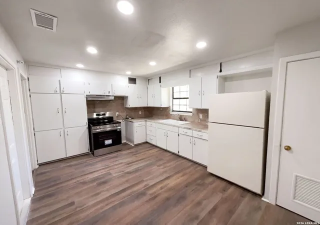 Photo 3 of Single family home for sale at 222 Colebrook Dr, San Antonio, TX 78228 | MLS# 2008735 | Listing updated on 2026-09-18